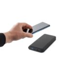 BECKER 10. Power bank o pojemności 10 000 mAh wykonany z ABS pochodzącego z recyklingu (100% rABS) z superszybką ładowarką bezprzewodową o mocy 15 W